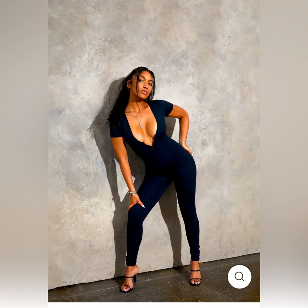 BRAND NEW‼️ GiGi BLACK STRIPT OFFICIAL JUMPSUIT Size 2XL